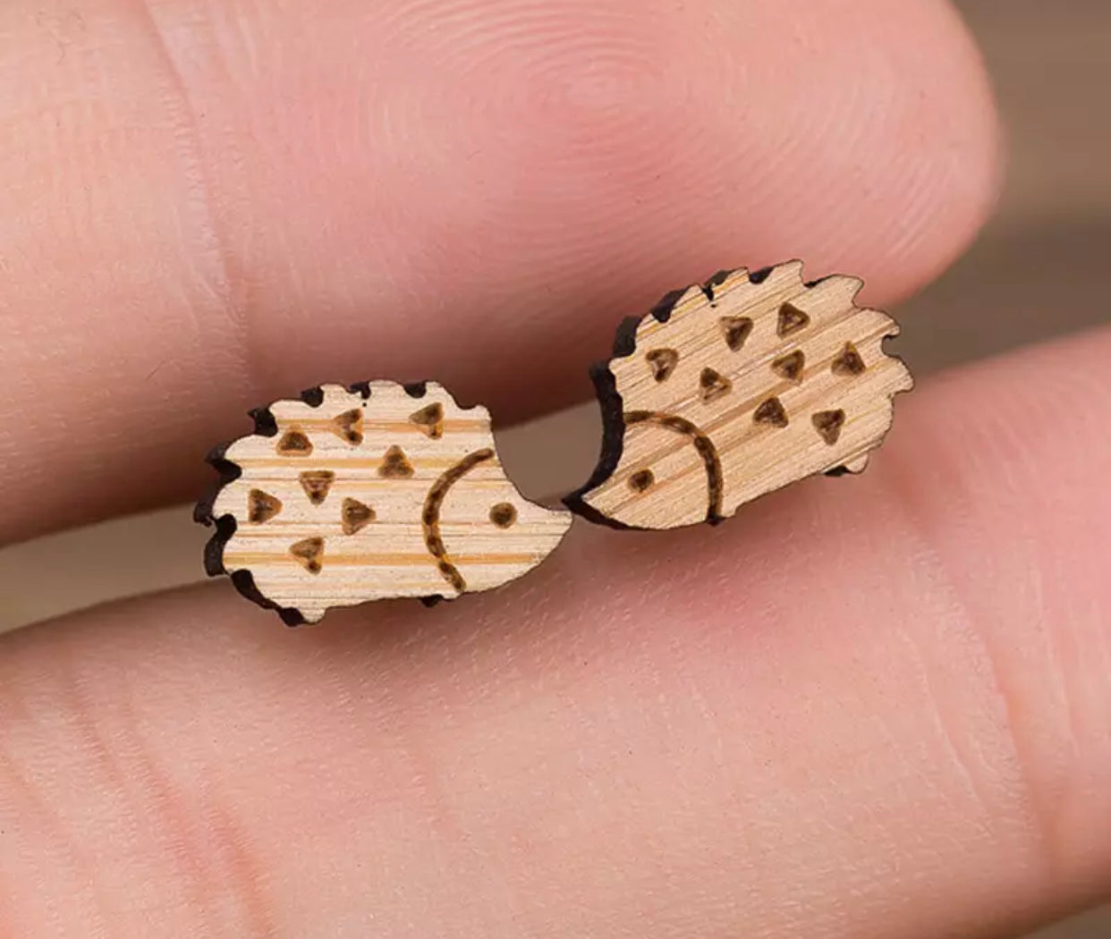 Wood Hedgehog Stud