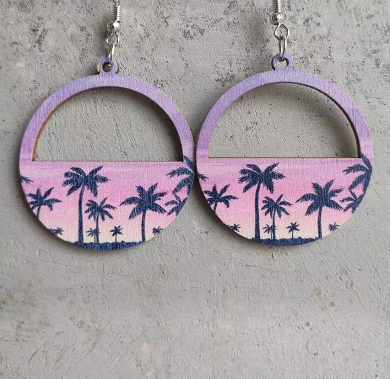 Wooden Circle Cutout - Pink Purple Palm Tree